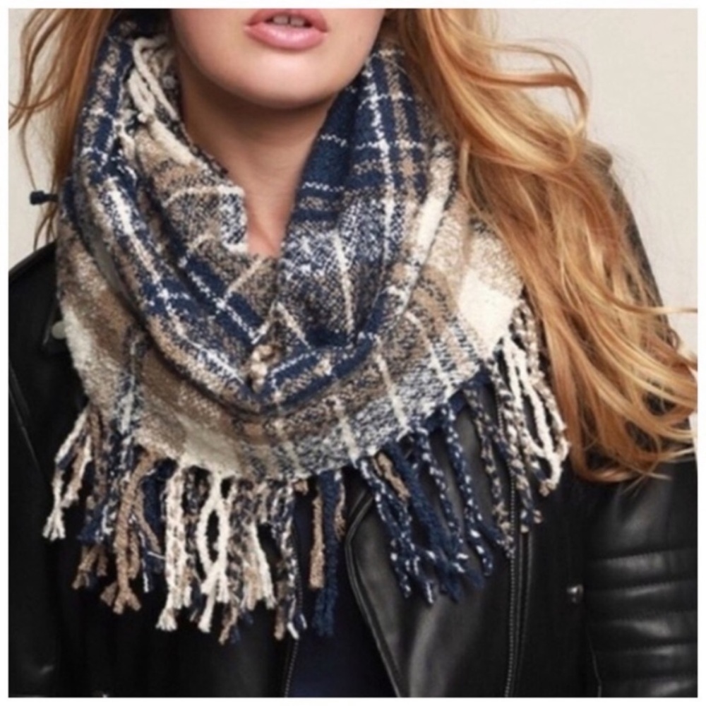 NAVY | Infinity fringe scarf